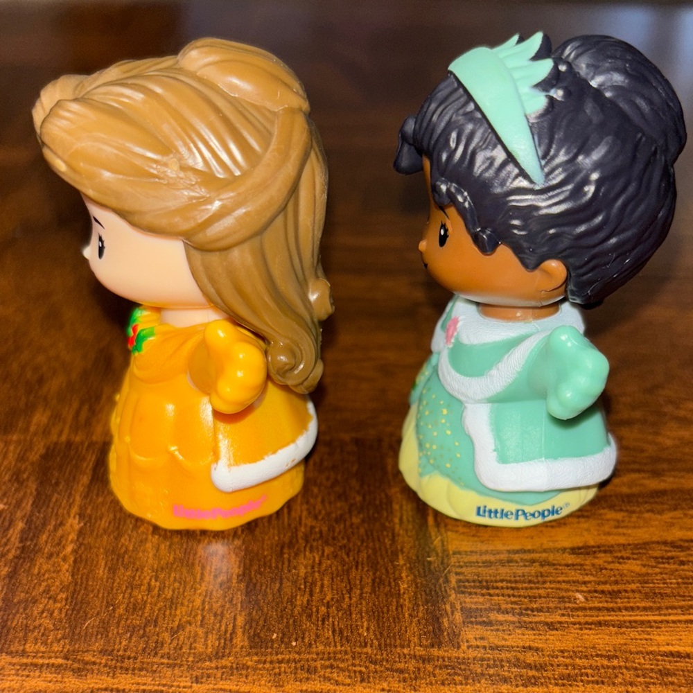 Fisher Price Little People Tiana and Belle - winter versions - Picture 2 of 5